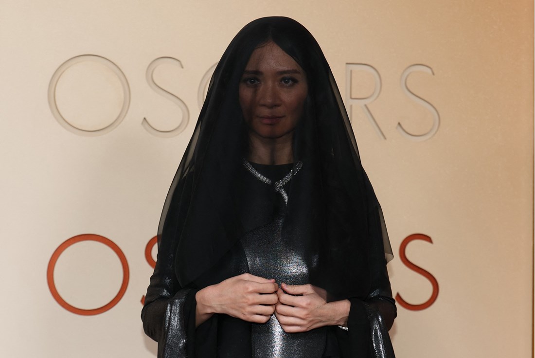Izgled Chloé Zhao na Oscarima 2026. san je svake gotičarke