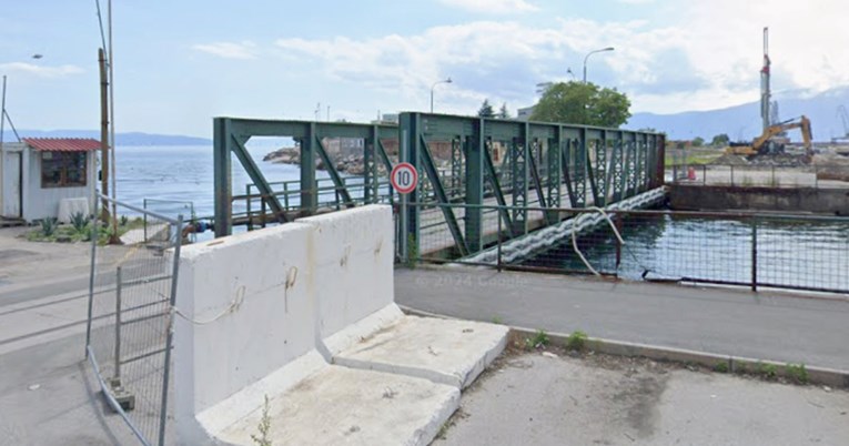 Mjesni odbor u Rijeci: Pokrenuto je rušenje povijesnog mosta na Rječini