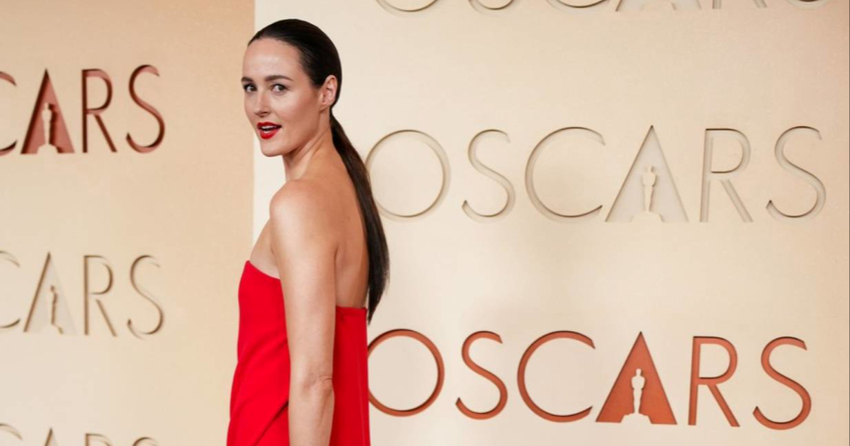 Renate Reinsve u vatrenoj crvenoj haljini na dodjeli Oscara 2026.