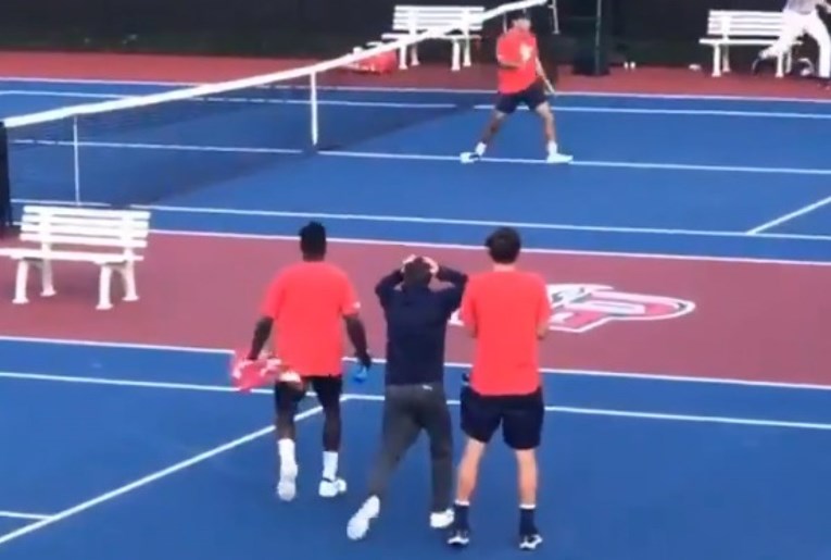 VIDEO Jedan od najluđih poena u povijesti tenisa, gledatelji se hvatali za glavu