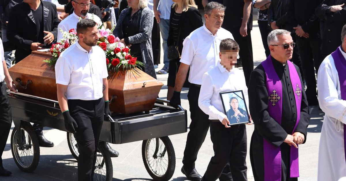 Stavrosov unuk Milo na sprovodu je nosio djedovu fotografiju