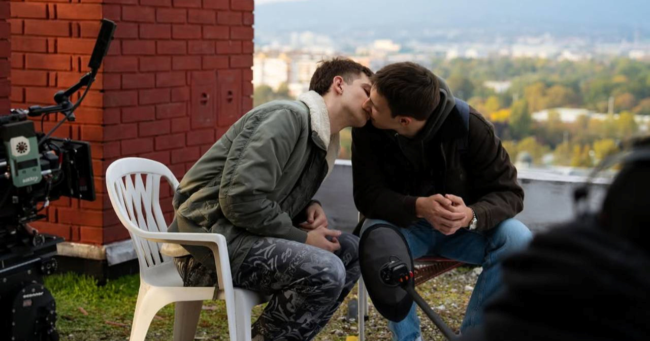 HRT je u udarnom terminu prikazao gej poljubac. Generacija Z je oduševljena