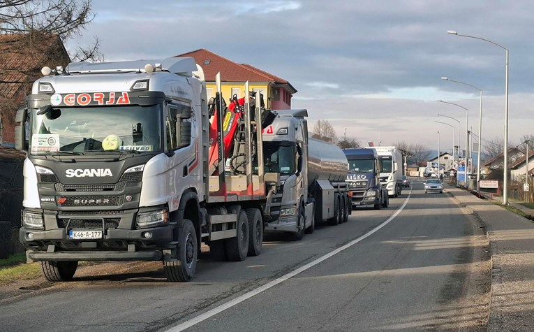 Dio vozača kamiona prekida blokadu na granicama s EU, drugi nastavljaju