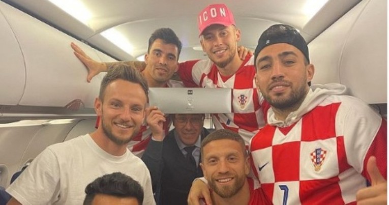 Rakitić suigrače iz Seville obukao u hrvatske dresove: "Moja banda, mi Hrvati!"