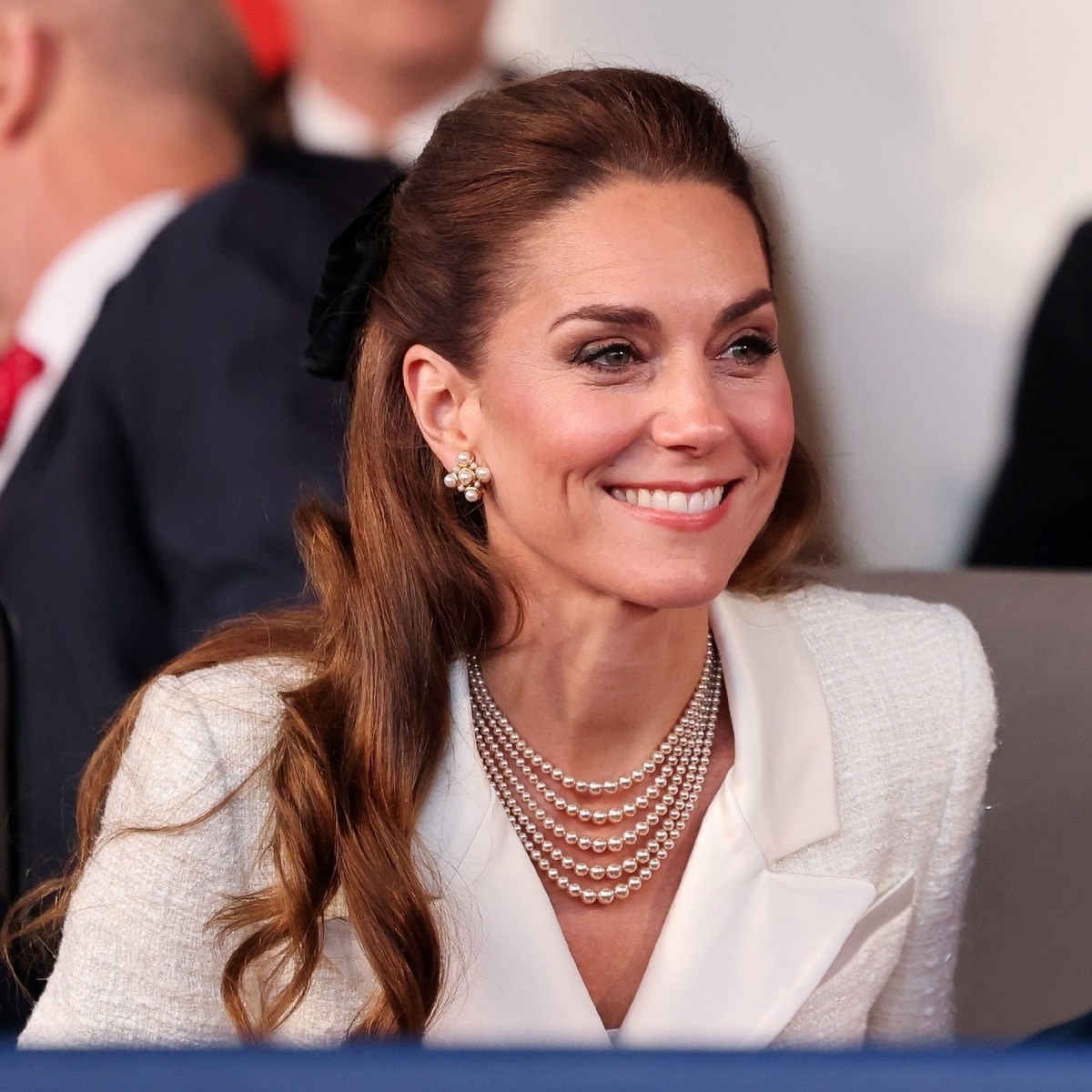 Kate Middleton zablistala, biserna ogrlica privukla svu pažnju
