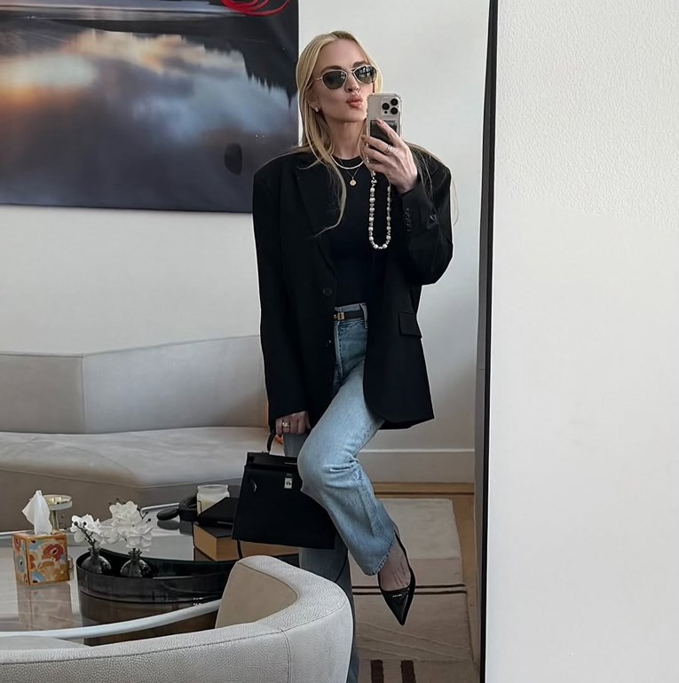 "Diva": Lindsay Lohan izgleda fenomenalno u poslovnom izdanju