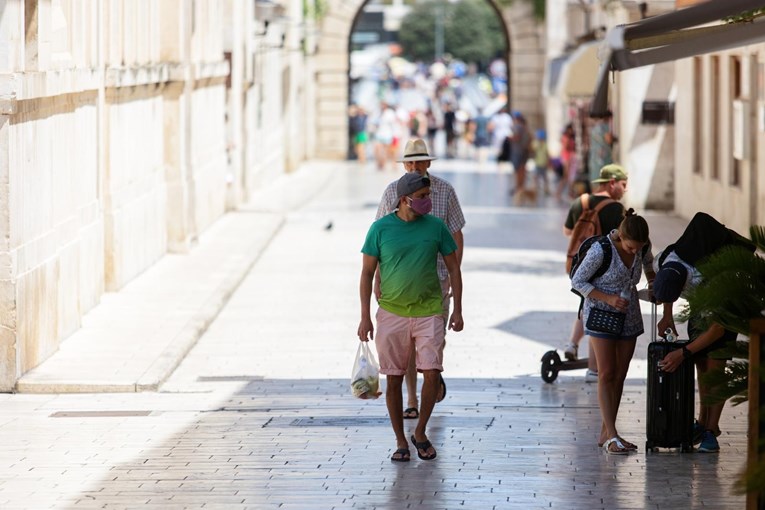 Zadarska ima 28 novozaraženih, raste broj mlađih hospitaliziranih. U Splitu 35 novih