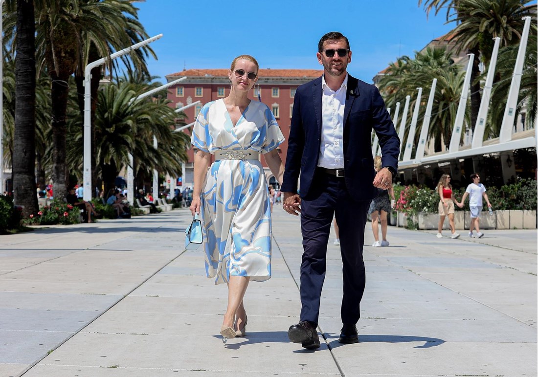 FOTO Tomislav Šuta sa suprugom Matildom prošetao je Splitom