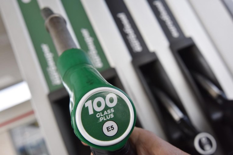 Gorivo u Sloveniji najjeftinije u zadnjih 11 godina, litra dizela i benzina 1 euro