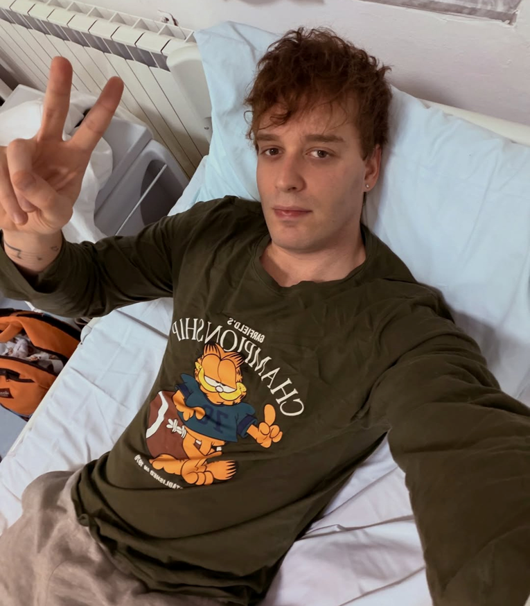 Domaći pjevač se javio iz bolnice: "Mala pauza zbog zahvata, poželite mi sreću"