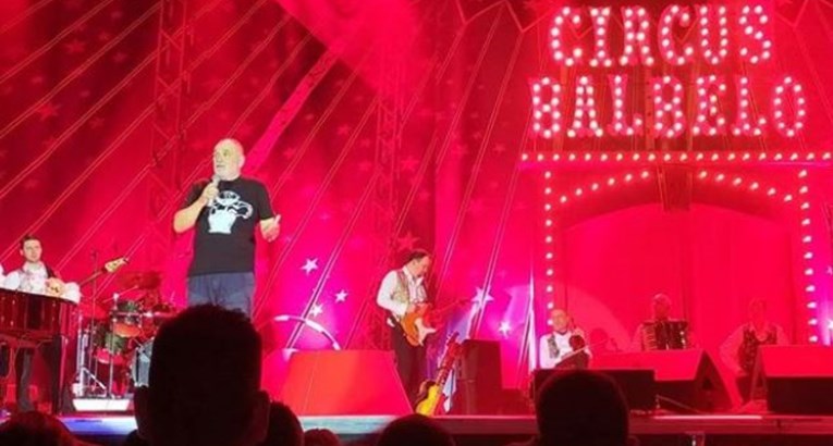 Balašević je na koncertu progovorio o infarktu i pokazao zašto ga Balkan obožava