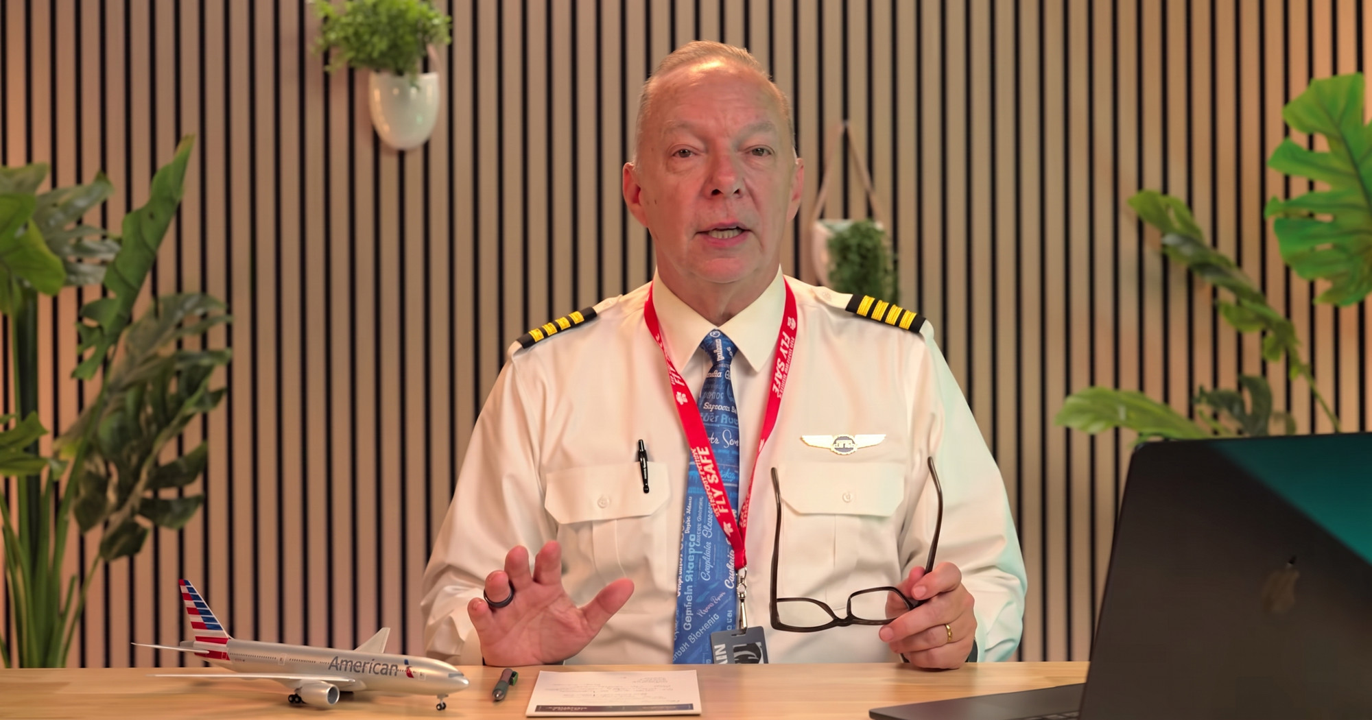 Pilot: Svi putnici u avion bi trebali ponijeti jednu stvar