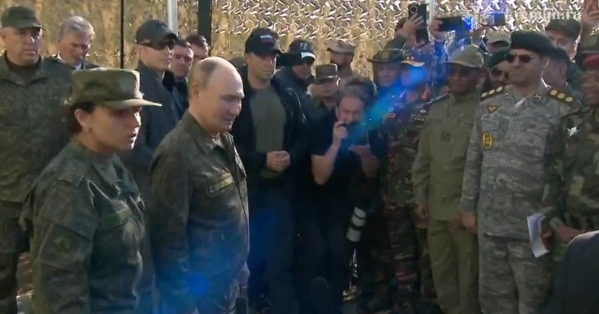 VIDEO Putin u uniformi na golemoj vojnoj vježbi na istočnoj granici NATO-a