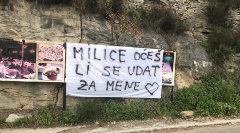 Nesvakidašnja prosidba na Badnjak: U Strožancu osvanuli transparenti za Milicu