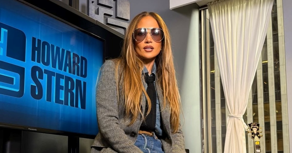 Jennifer Lopez nosi najtrendi traperice sezone i čizme koje podižu svaki outfit