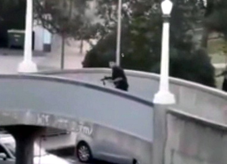 Fotograf Daily Maila našao se par metara od terorista na Bondiju: "Vidio sam pokolj"