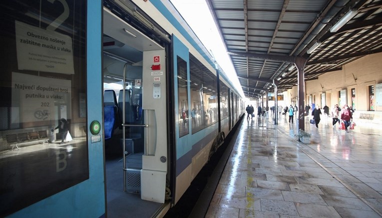 Putnici iz Zagreba u Slavoniju trebali presjesti u Novoj Kapeli, vlak ih nije čekao