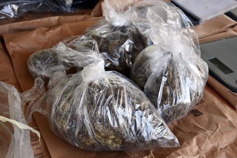 Kod 54-godišnjakinje pronađeno gotovo 3 kilograma marihuane. Sud joj odredio pritvor