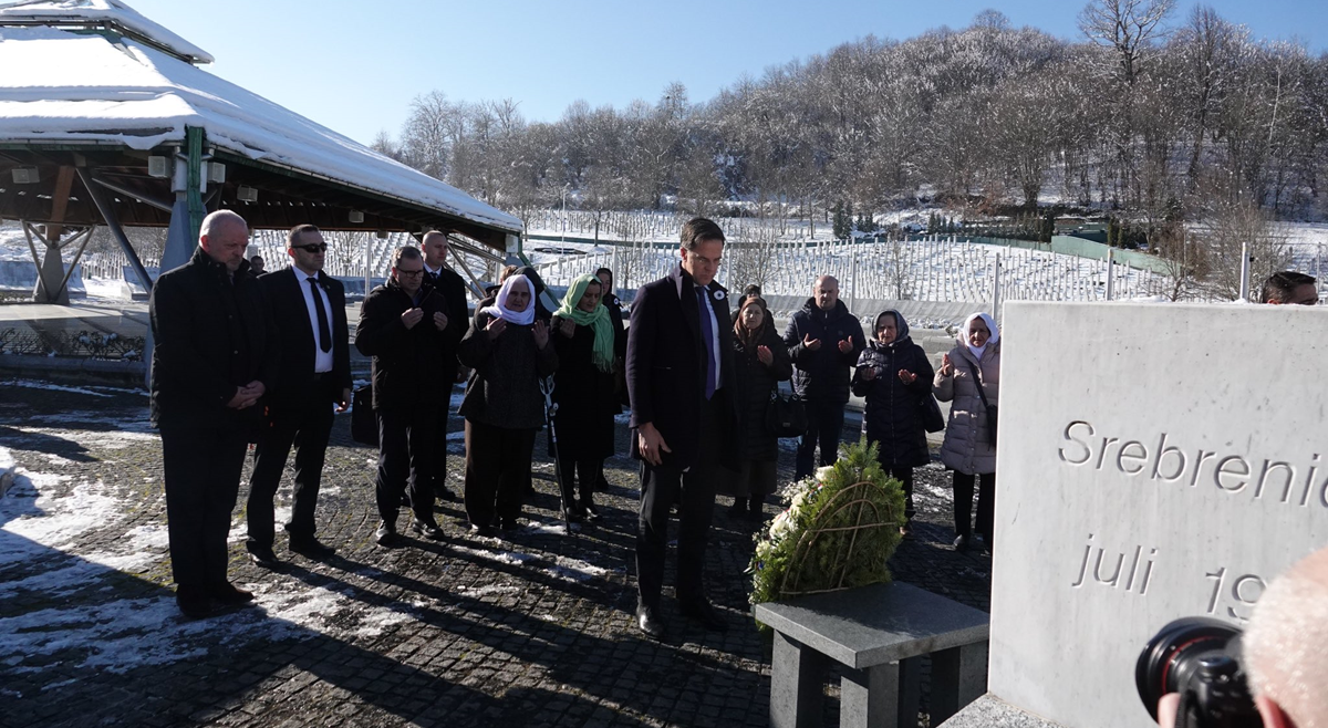 Nizozemski premijer u Srebrenici. Vojnici iz njegove zemlje nisu spriječili genocid