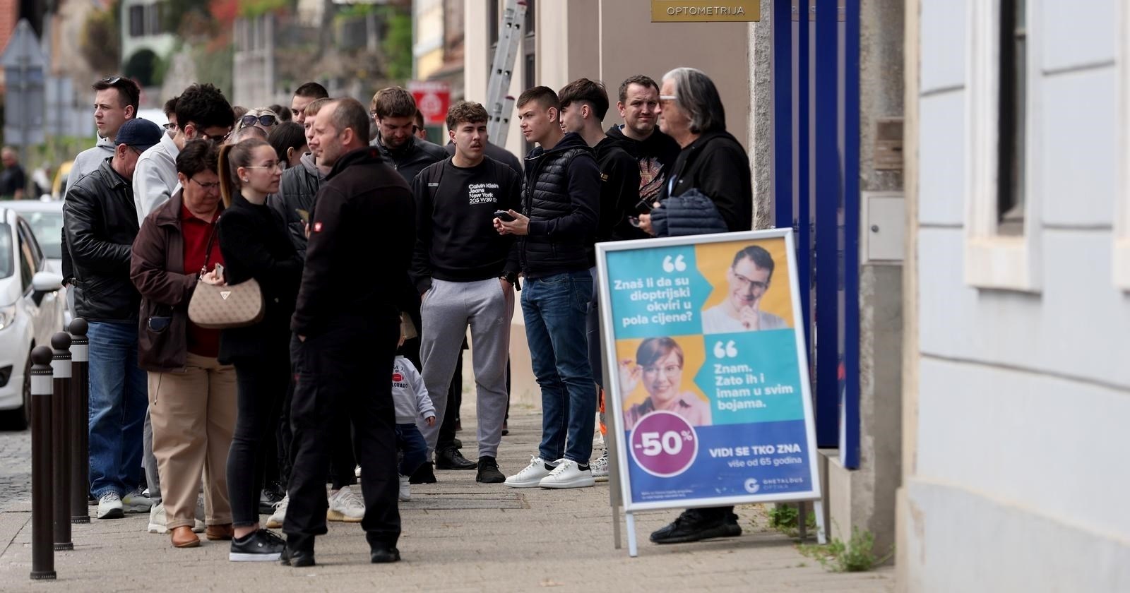 I u Samoboru red pred optikom zbog ulaznica za Thompsona