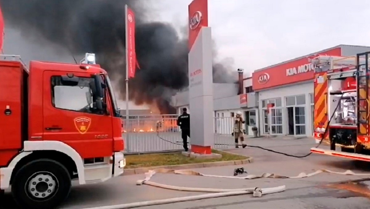 VIDEO Veliki požar u Virovitici, gori automehaničarska radnja