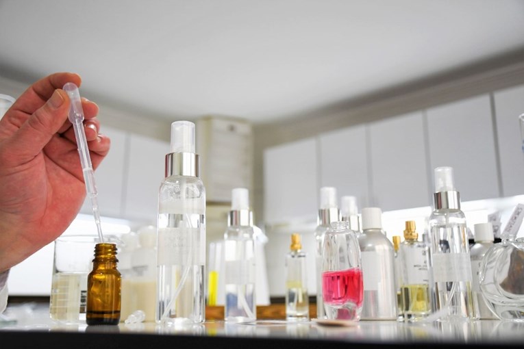 DIY Uz samo tri sastojka izradite višenamjenski dezinfekcijski miris za cijelu kuću!