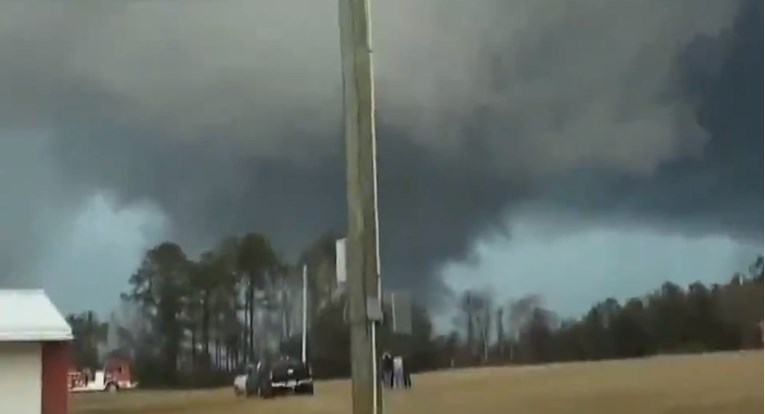 VIDEO Oluja i tornado u Alabami, poginulo šestero ljudi