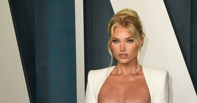 Najriskantnija haljina oskarovskog partyja: Gornji dio čine dvije trakice i rukavi