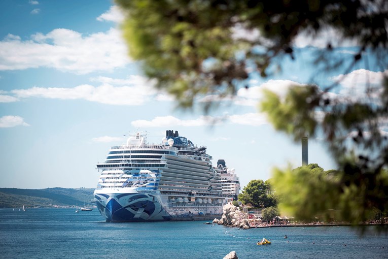 U Split uplovio gigantski kruzer Norwegian Viva, ovo mu je prvo putovanje