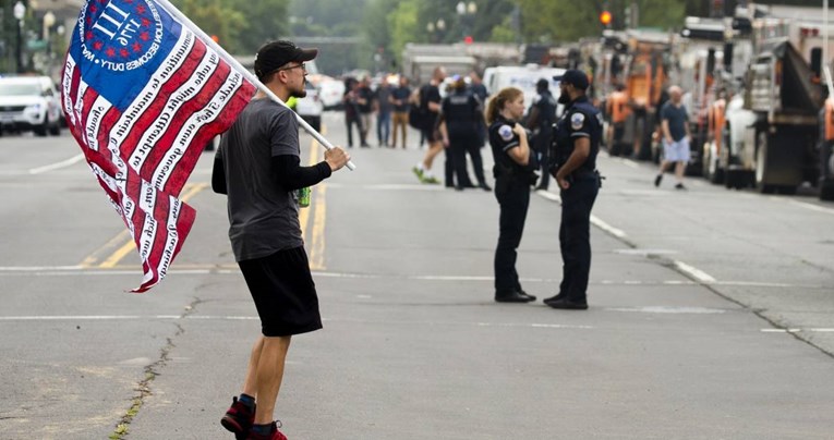 Više policije nego prosvjednika na skupu Trumpovih obožavatelja pred Kongresom