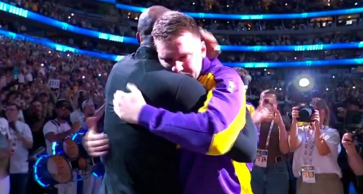 LeBron oduševio reakcijom na uplakanog Dončića. "Trebao mu je taj zagrljaj"