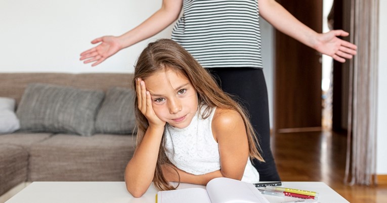 Ovaj kontroverzni stil odgoja povezuje se s djecom koja briljiraju u školi