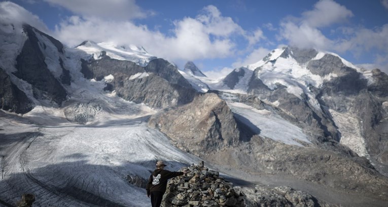 Otapanje ledenjaka moglo bi osloboditi tone bakterija. Neke bi mogle biti opasne