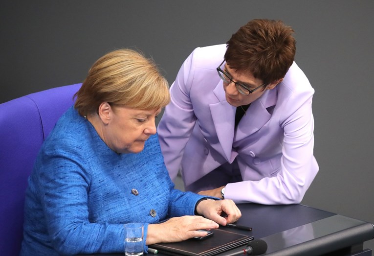 Merkel i šefica njezine stranke putuju u SAD različitim avionima