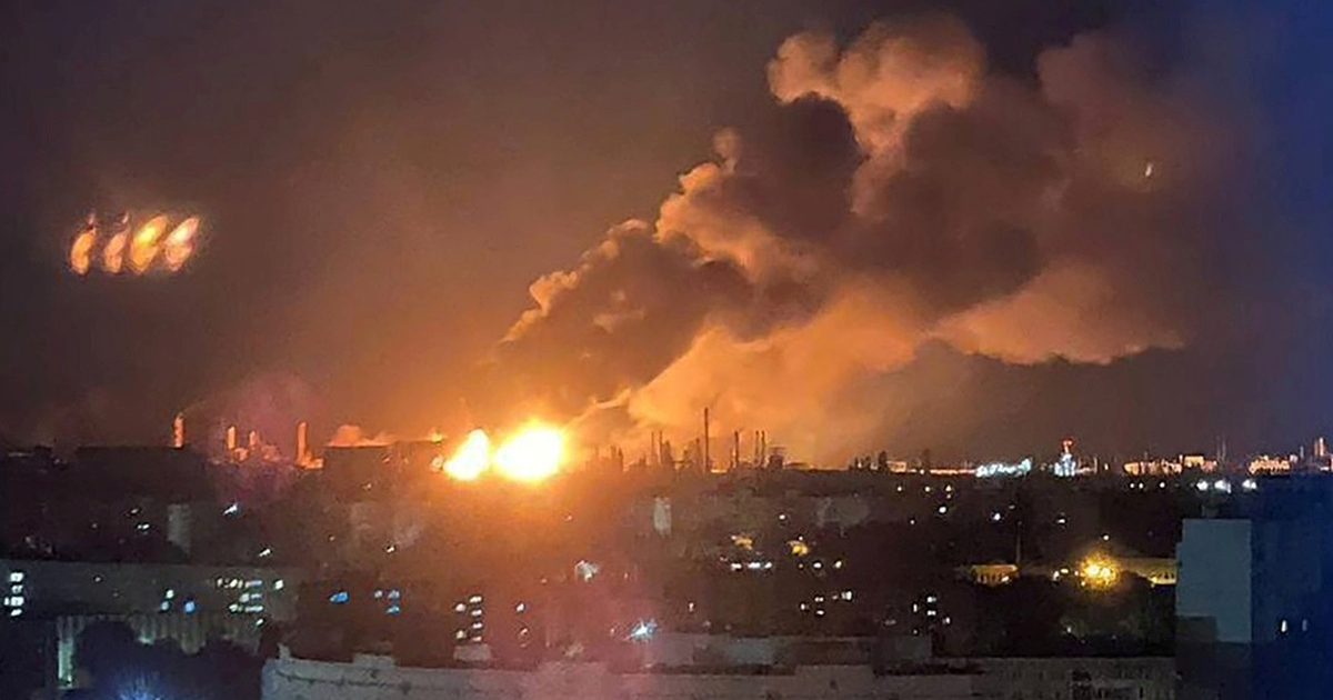 US Crude Stockpiles Surge Past Forecast as API Reports Inventory Rebound