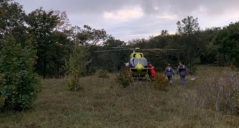 Planinar se na Velebitu otrovao jesenskim mrazovcem. Helikopter ga prevezao u bolnicu