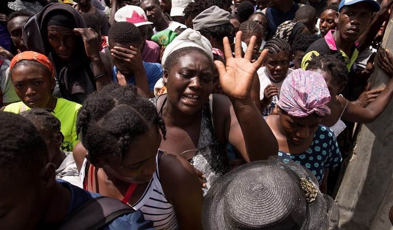 Haiti u kaosu nakon potresa, neki građani kažu da im nitko nije došao pomoći