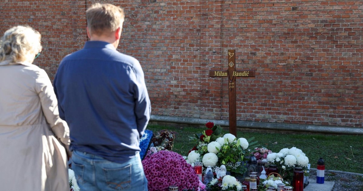 FOTO Grobovi poznatih na Mirogoju puni cvijeća i svijeća