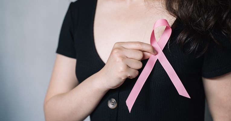 Ovo su prvi simptomi koji mogu ukazivati na rak dojke, kažu liječnici