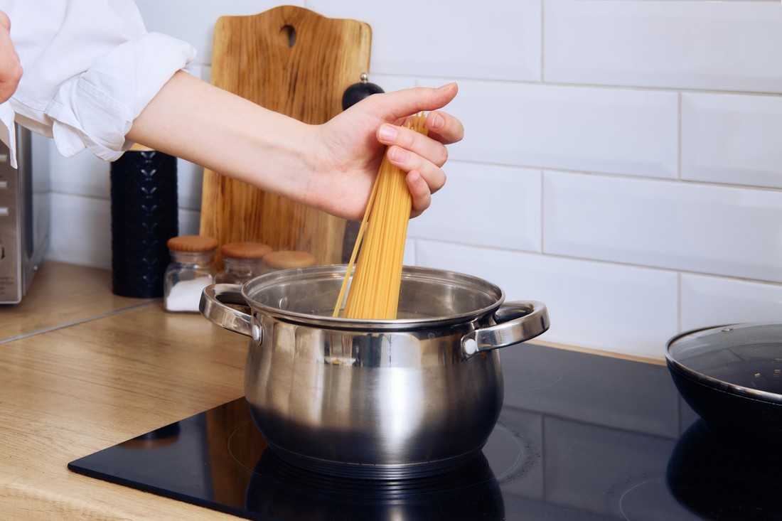 Dodajete li ulje u vodu za tjestetninu? Kuhari otkrili treba li to raditi