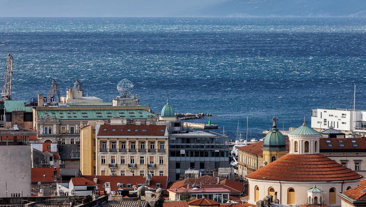 I sutra olujna bura, kiša i snijeg, za Kvarner upaljen crveni alarm