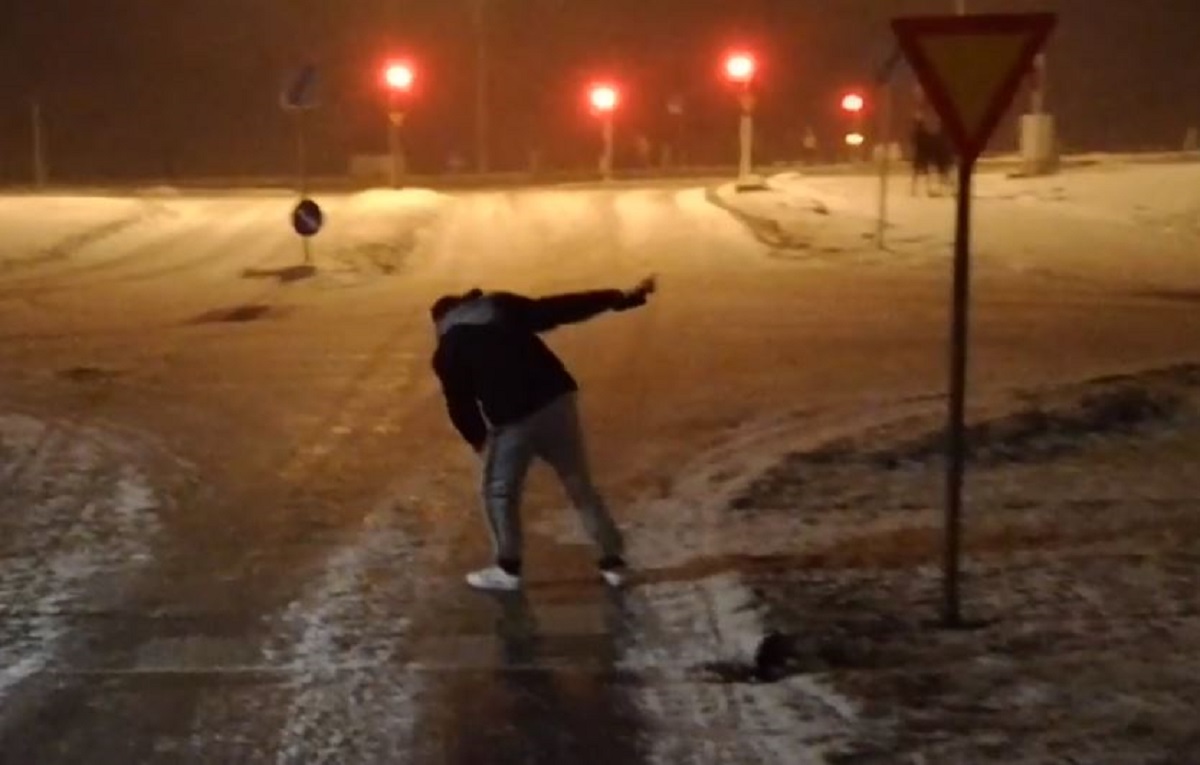 Mađar došao na Island, snimka njegove borbe s vjetrom postala hit na Fejsu