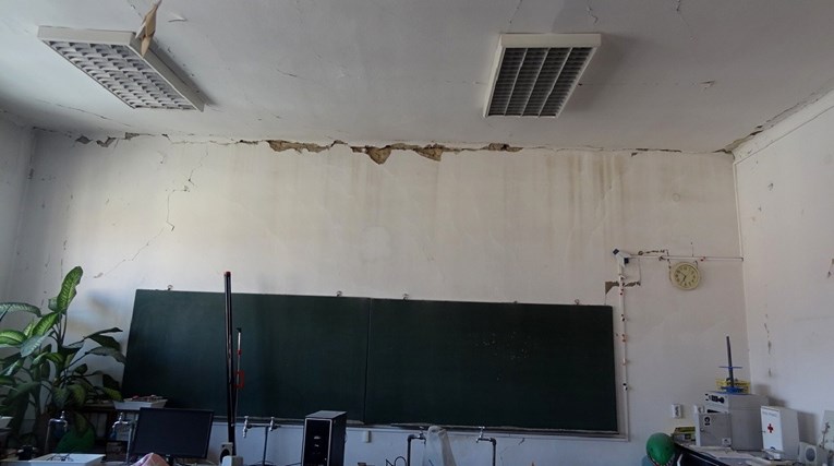 FOTO Potres u Zagrebu oštetio je i zgrade PMF-a. Pomozite profesorima i studentima