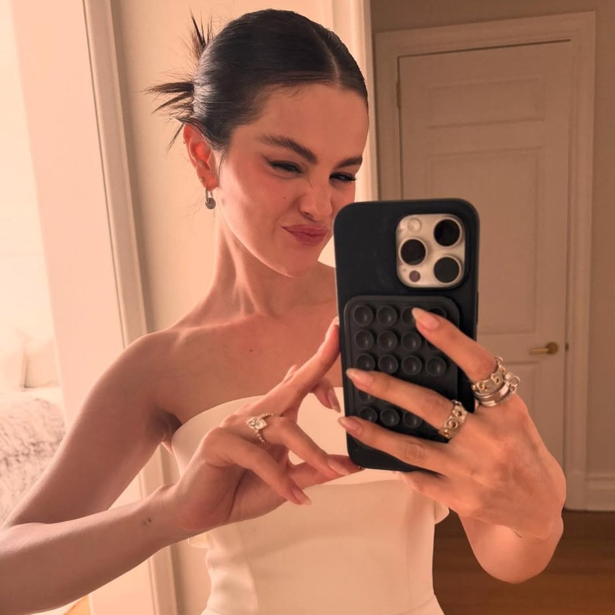 Selena Gomez vratila u modu zaručničko prstenje s markiz rezom