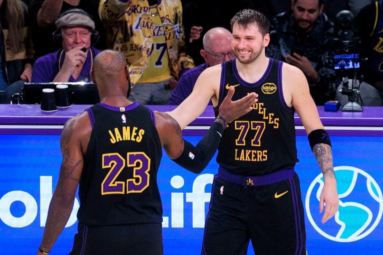 Dončić i LeBron utrpali 65 poena i predvodili Lakerse do pobjede u napetoj završnici