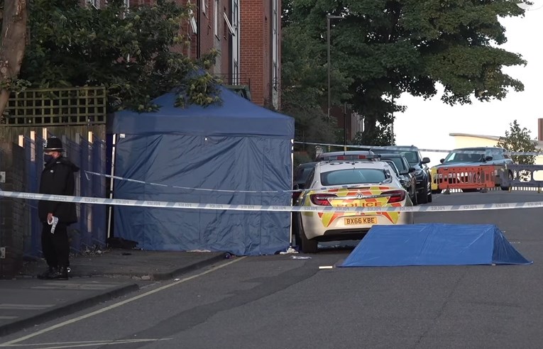 U napadu nožem u Birminghamu ubijena jedna osoba, sedam ih je ranjeno