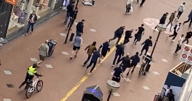 VIDEO Navijači PSV-a provocirali Leicesterove pa pobjegli kad je došlo pojačanje