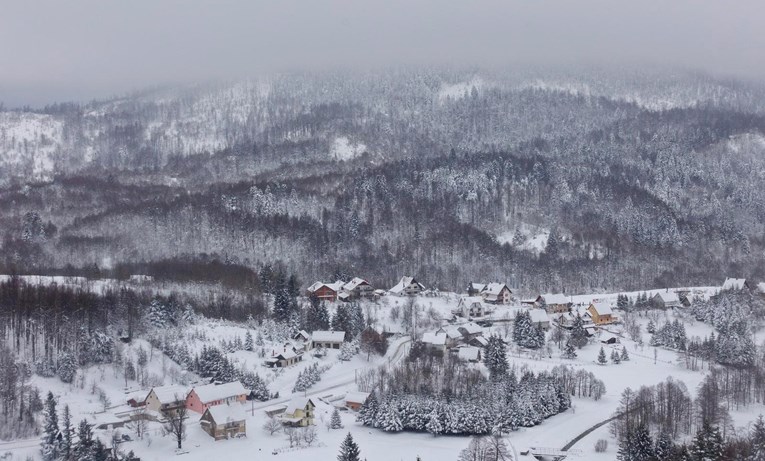 Zbog jutarnje hladnoće upaljen meteoalarm. Evo kad bi se trebao vratiti snijeg