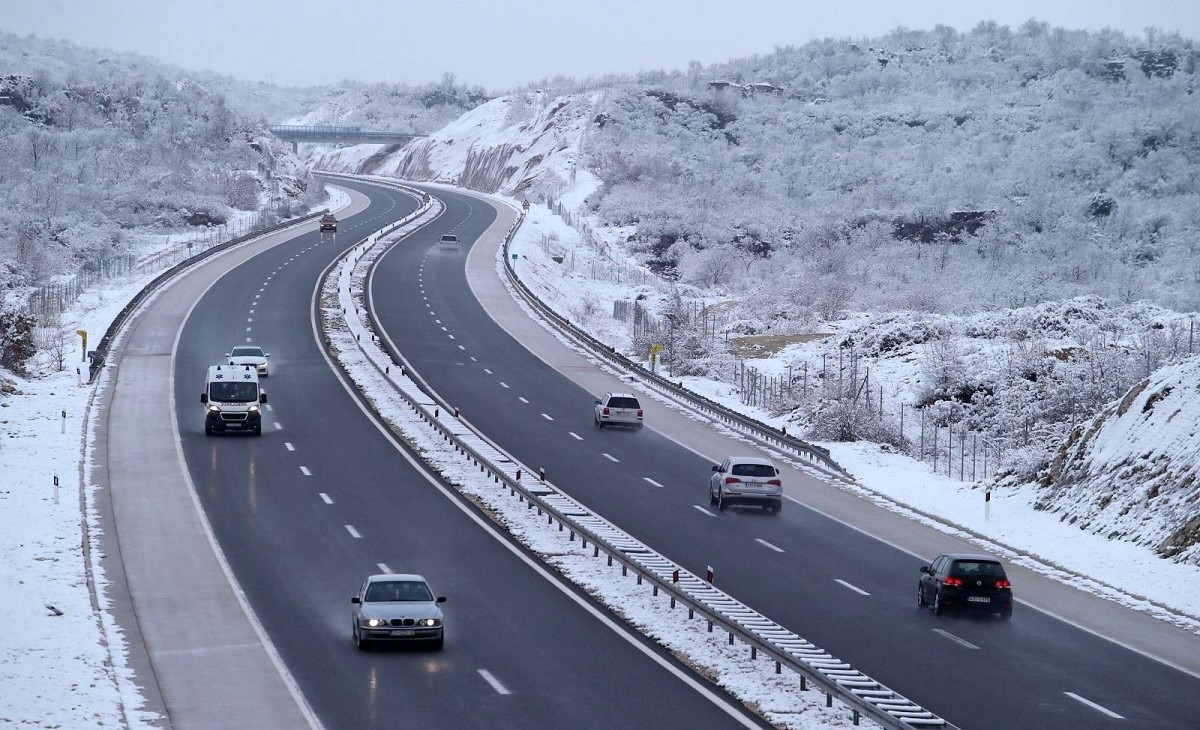 Vozači, oprez, na cestama je moguća poledica