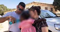 VIDEO Hrvati s djecom napustili Zambiju i sletjeli u Dubai. Pogledajte snimku susreta